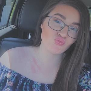 Meet your Posher, Leeann